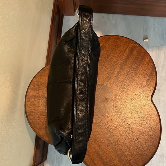 Clarks  Hobo bag  shoulder bag  pebbled leather Black  brushed silvertone HW GUC - Picture 8 of 14